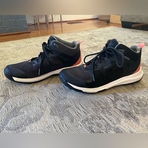 KEEN Explore Vent Mid Hiking Black/Coral